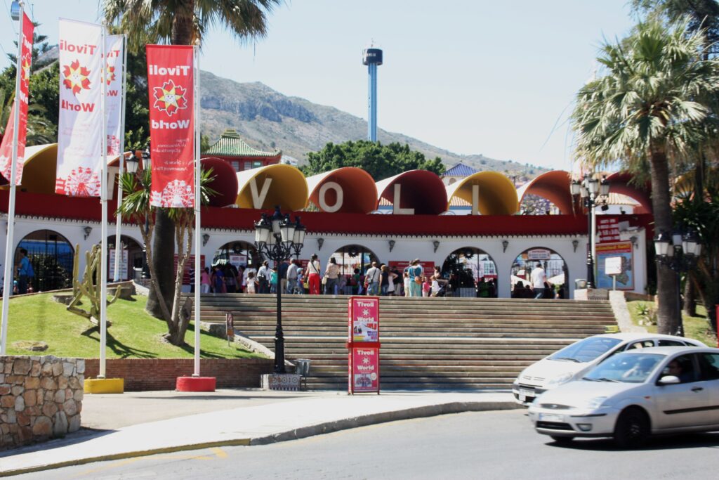 Entrada histórica de Tivoli World en Benalmádena antes de su cierre