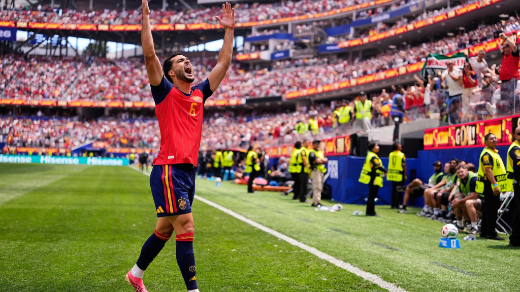 Mikel Merino celebra su segundo gol en el Mundial 2026